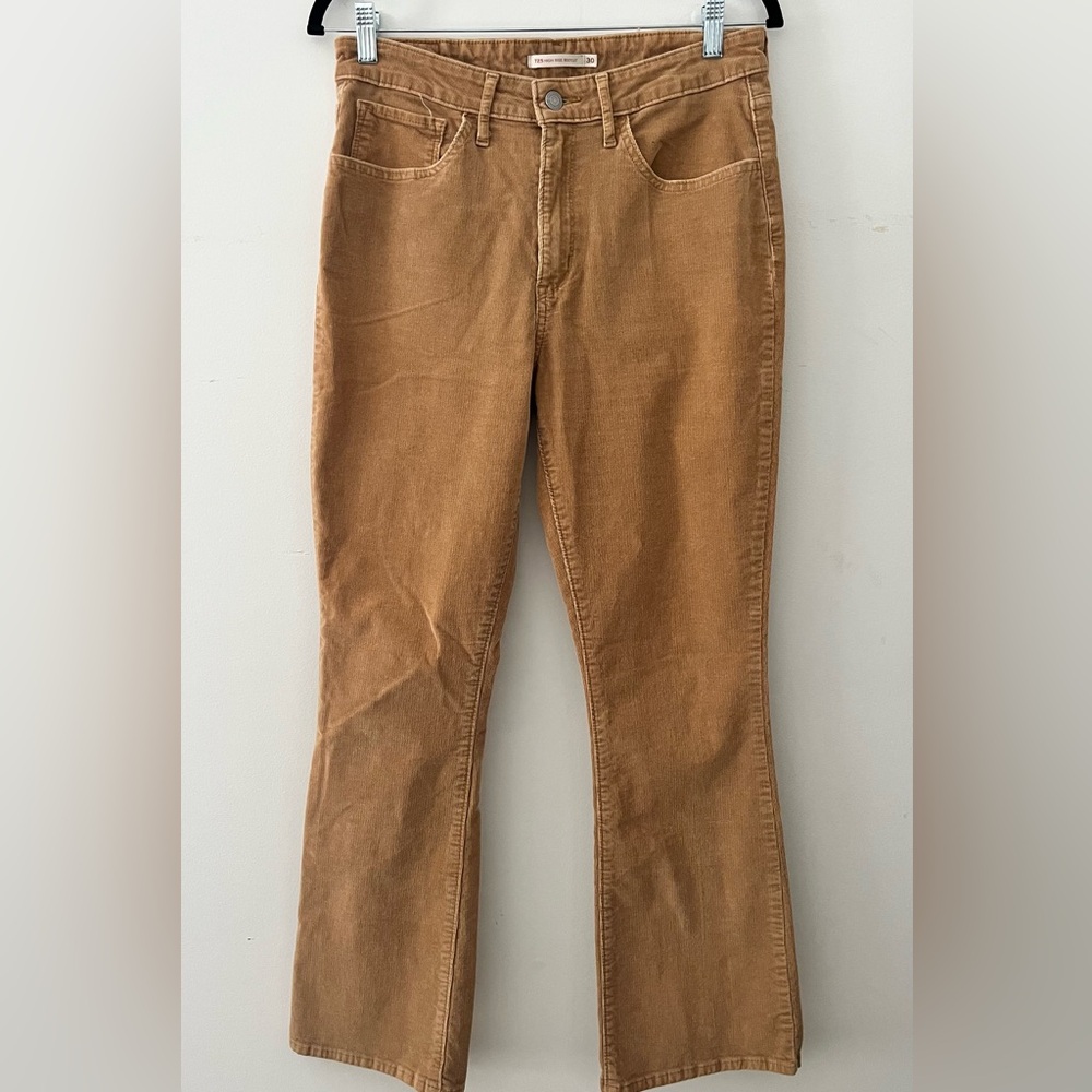 Levi’s 725 high waisted boot cut Jean size 30 tan corduroy retro classic CBK